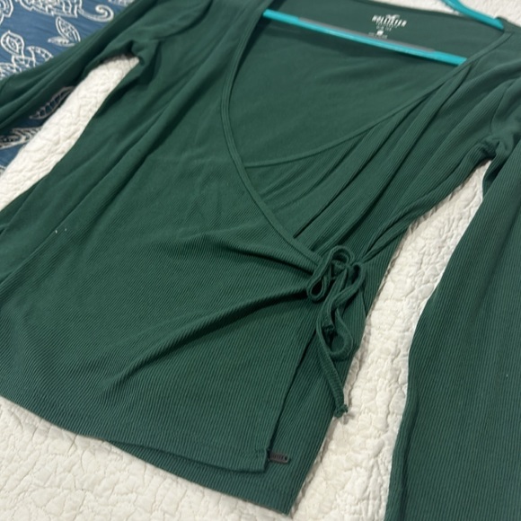 HOLLISTER LONG SLEEVE WRAP TOP- LARGE - Picture 1 of 6
